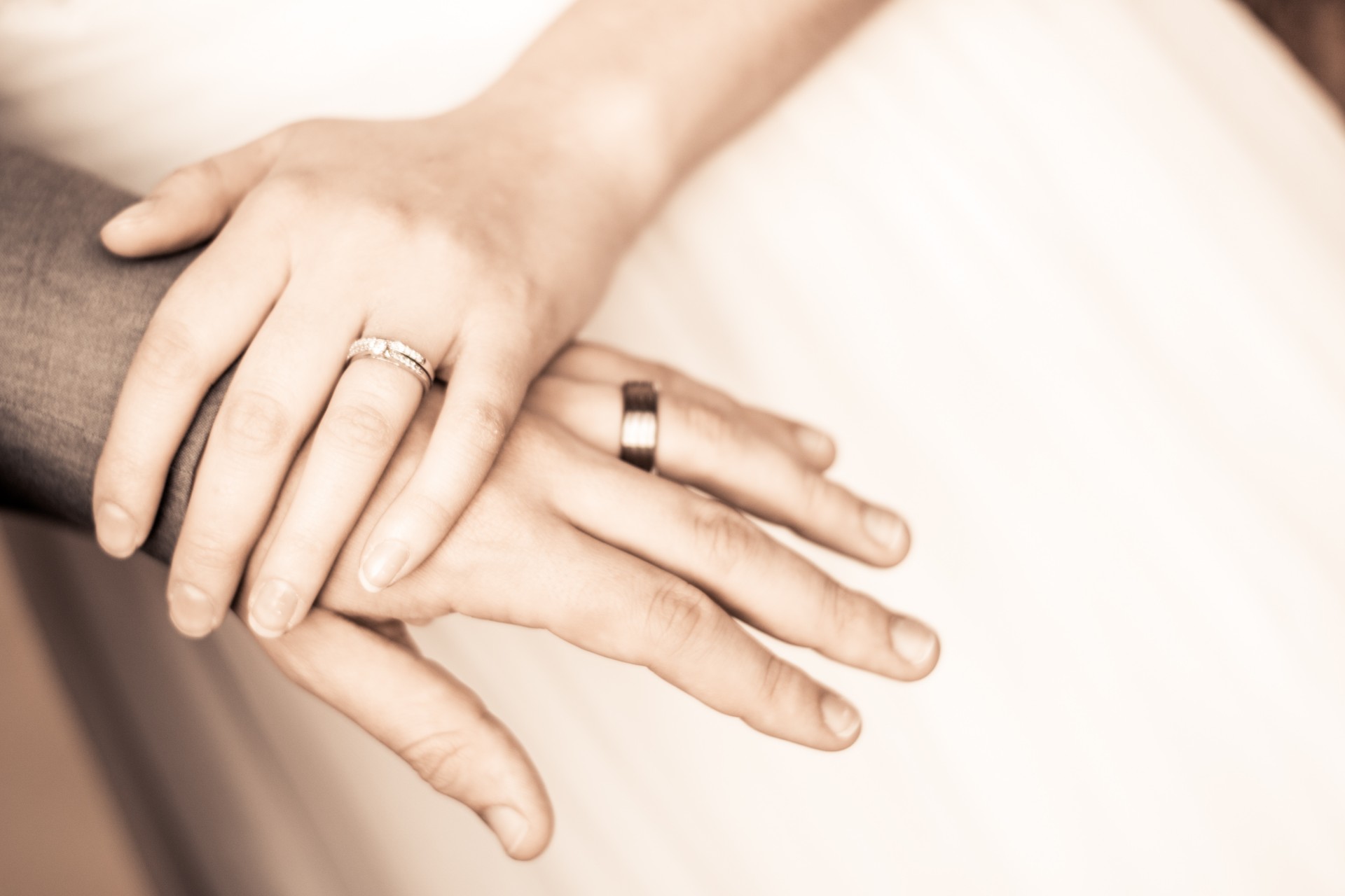 広島で結婚指輪を購入！近年評判のデザイン「エタニティ」とは？